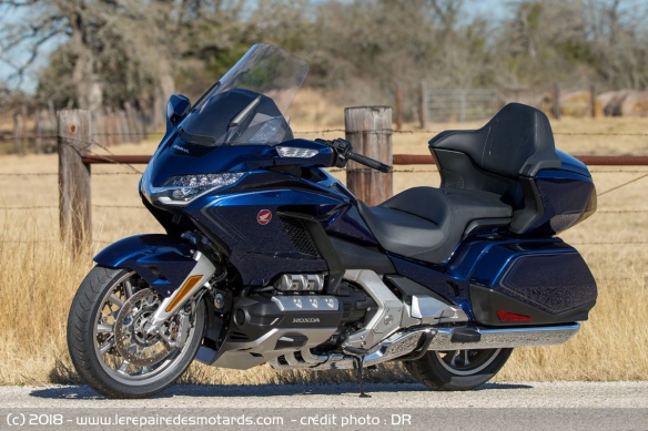 Vue de coté de la Honda GL1800 GoldWing