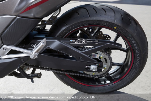 Repris de la moto, la transmission se fait par chaîne