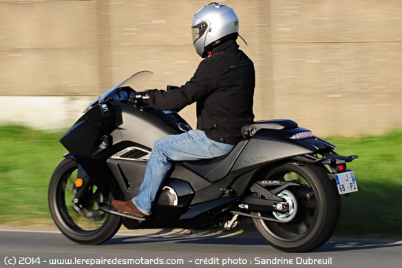 Essai Honda NM4 Vultus