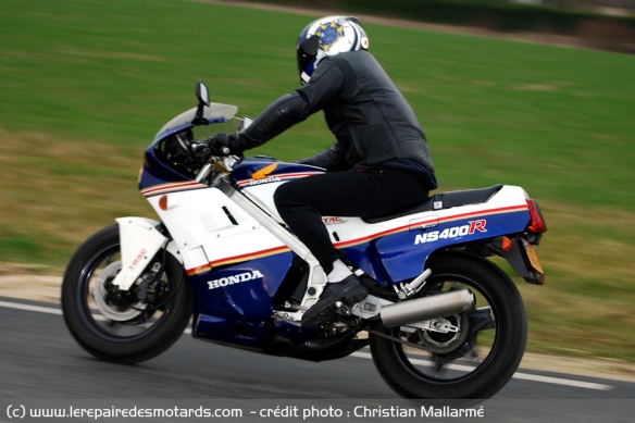 Honda NS 400 R sur autoroute