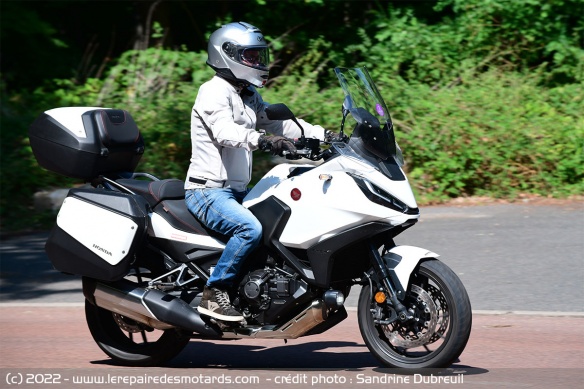 102 ch (75 kW) à 7 500 tours/minute
