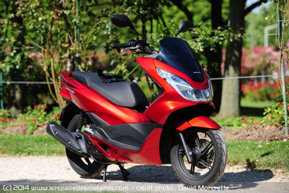 Honda PCX 125 de coté
