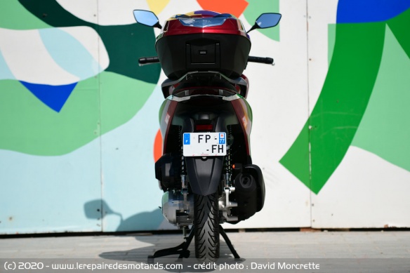 Feu arrière à LED et top-case Smartbox