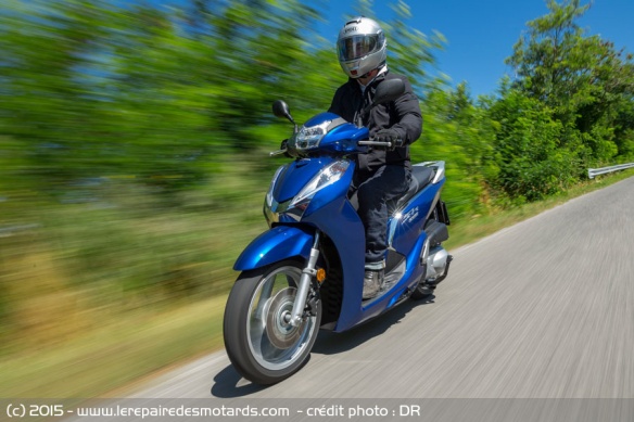 Honda SH 300i sur autoroute