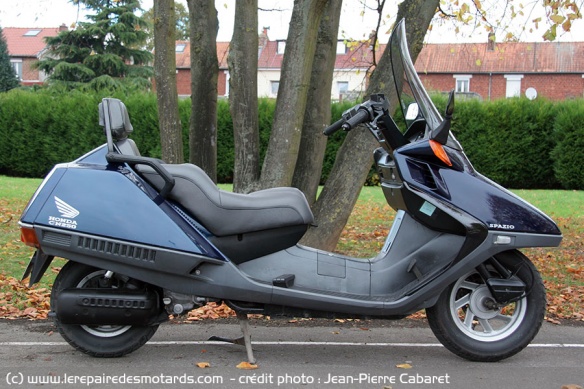 Honda Spazio CN250 de coté