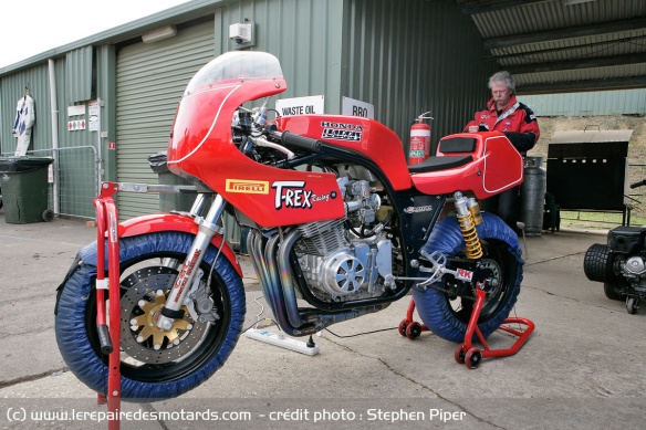 La T-Rex Honda CB1100R prête pour reprendre la piste
