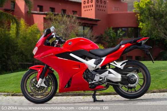 Honda VFR 800 de côté