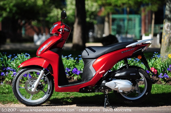 Honda Vision NSC 110 de coté : 1 925 x 686 x 1 115
