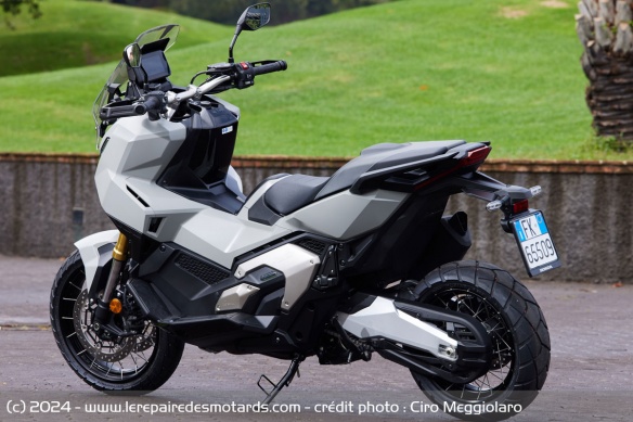Le X-ADV présente un comportant sain et homogène