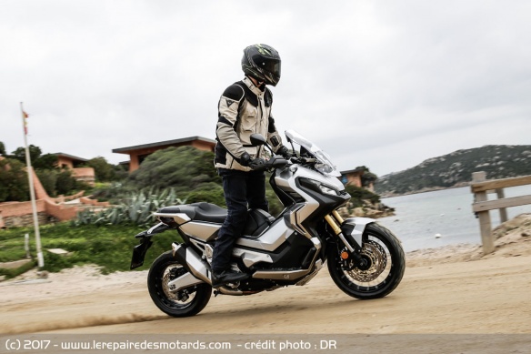 Essai du X-ADV sur une piste sableuse