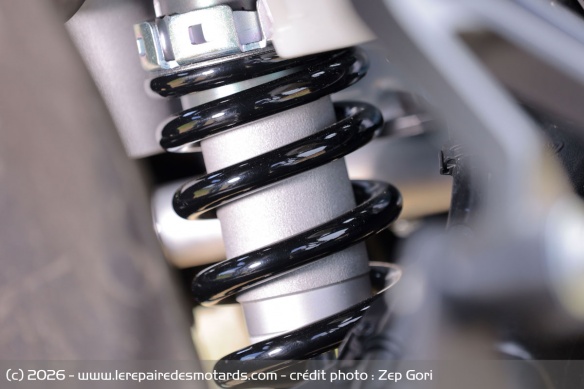 L'amortisseur arri&egrave;re de la Honda XL750 Transalp E-clutch