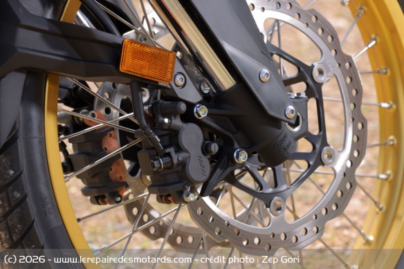 Les freins avant de la Honda XL750 Transalp E-clutch