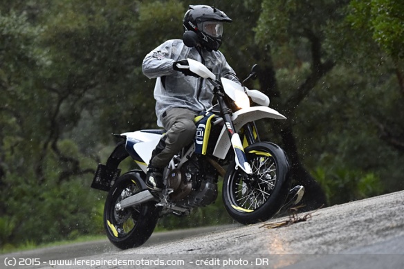 Essais Husqvarna 701 Supermoto