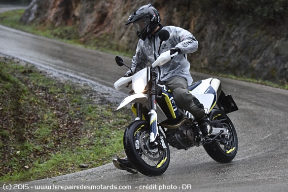 Essais Husqvarna 701 Supermoto