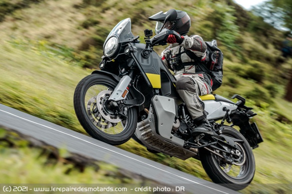 105 cv (77 kW) à 8.000 tours/minute