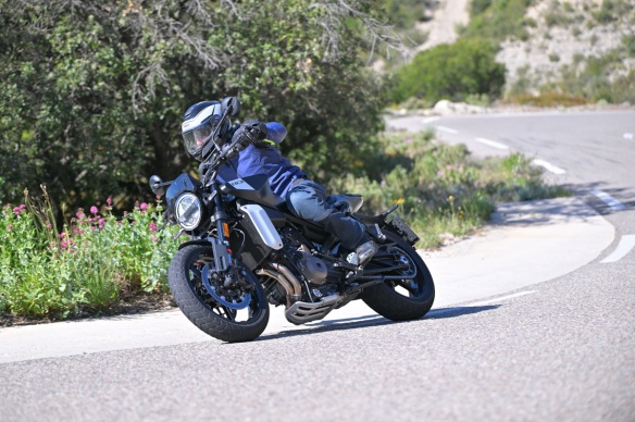 Essai moto Husqvarna Svartpilen 801 Essai moto Husqvarna Svartpilen 801