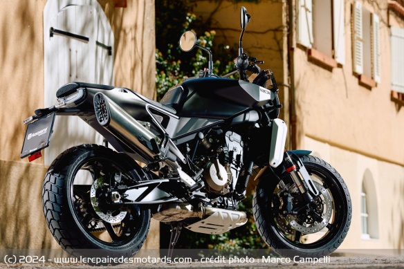 Le desgin de la Husqvarna Svartpilen 801 est toujours aussi particulier