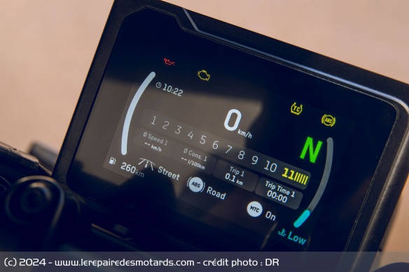 L'instrumentation passe par compteur TFT de 5 pouces