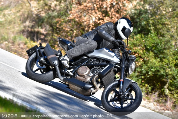 La Husqvarna Vitpilen 701 sur route