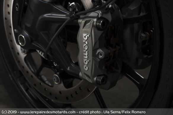 La FTR 1200 S Race Replica est dotée d'étriers Brembo M4.32