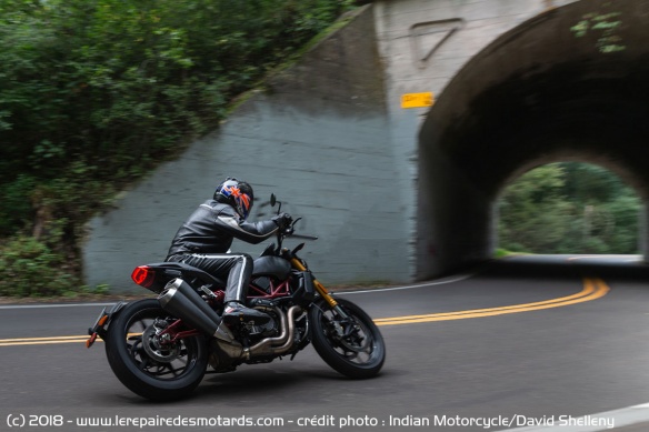 L'Indian FTR 1200 S est surtout un régal sur les petites routes