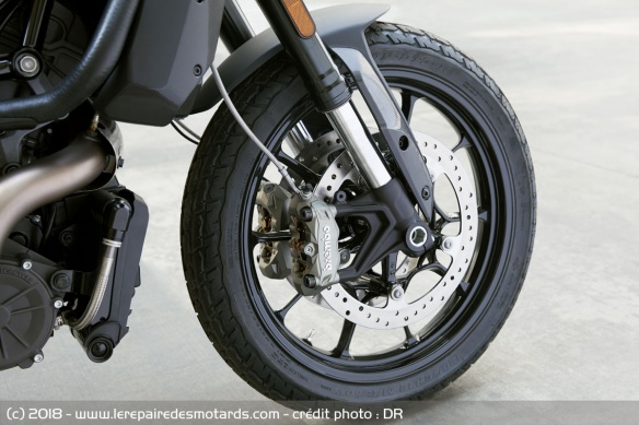 Pneus Dunlop de l'Indian FTR 1200