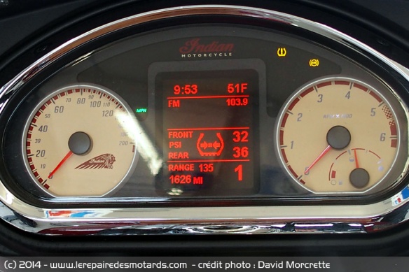 Tableau de bord avec controle de pression des pneus Indian Roadmaster