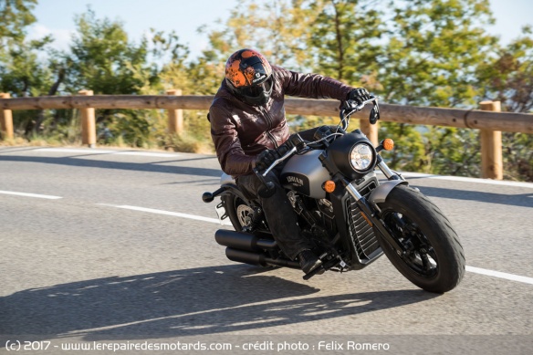 L'Indian Scout Bobber en virage