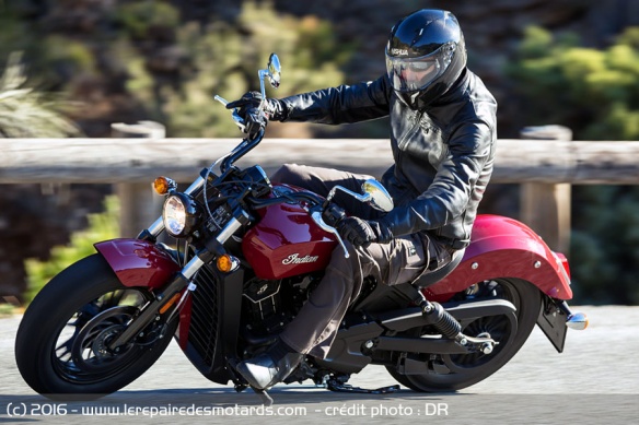 Essai Indian Scout Sixty en virage