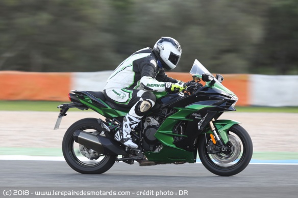 Essai Kawasaki H2 SX SE en accélération