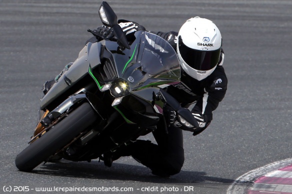 Kawasaki H2 de face