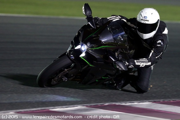 Kawasaki H2 de nuit