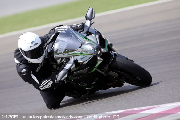 Kawasaki H2 sur piste