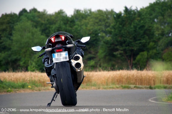 Kawasaki H2 de derrière