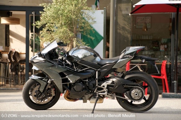 Kawasaki H2 en ville