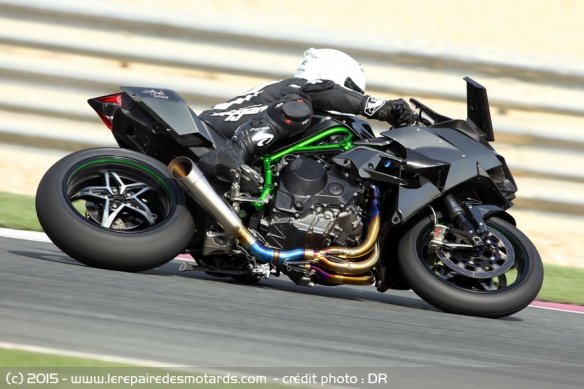 Kawasaki H2R sur autoroute
