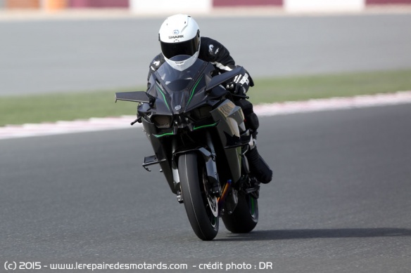 Kawasaki H2R de face