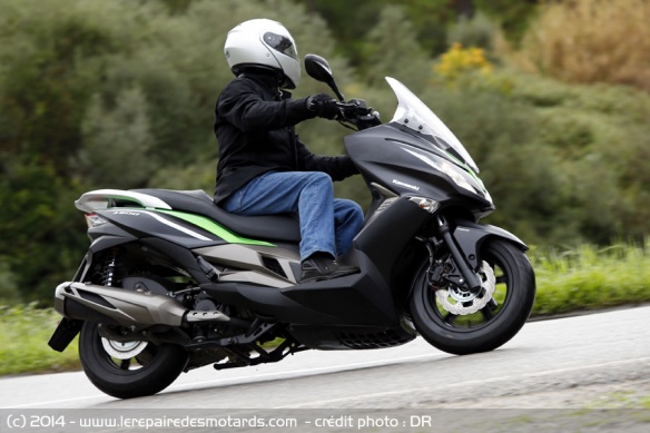 Essai scooter Kawasaki J300 sur autoroute