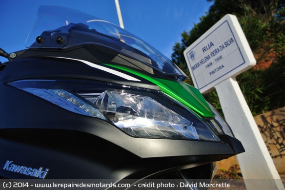 Kawasaki J300 de profil