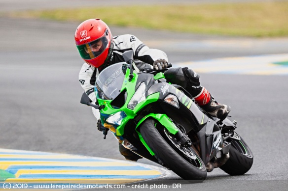 En passant sur la ZX-6R on change littéralement de catégorie