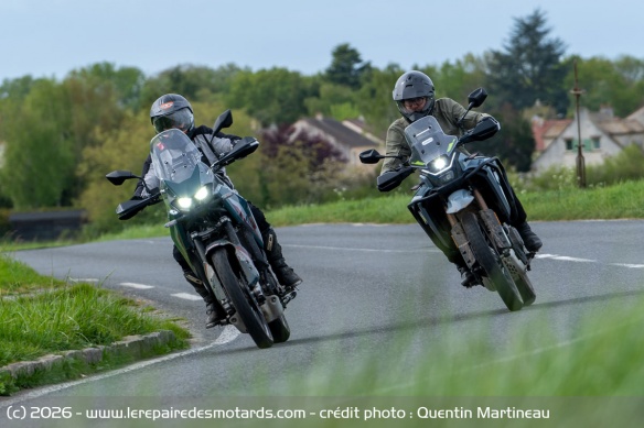La CFMOTO brille par sa souplesse là où la KLE est plus à l'aise dans les manoeuvres