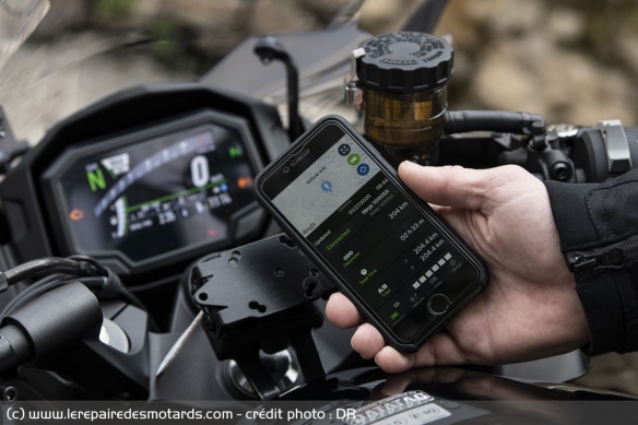 Comme toutes les nouvelles Kawasaki, la Ninja 1000 SX se connecte via l'application Rideology