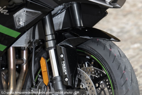 La fourche inversée de la Kawasaki Ninja 1000 SX