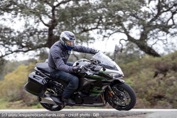 La Ninja 1000 SX est équipée d'étriers de frein avant Brembo M50