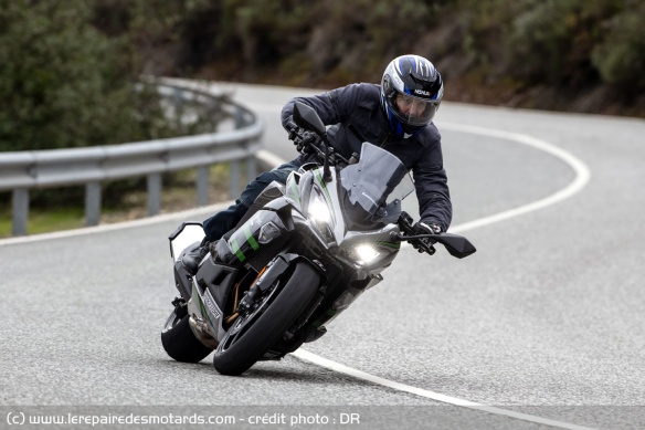 Quickshifter et levier souple offrent un vrai confort en ville pour les changements de rapports