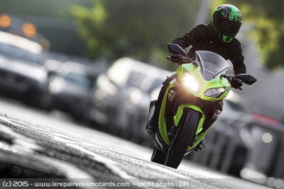 Kawasaki Ninja 300 de face