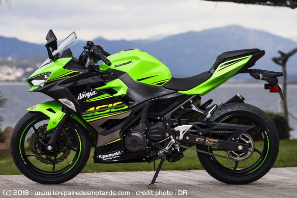 Essai Kawasaki Ninja 400, statique gauche