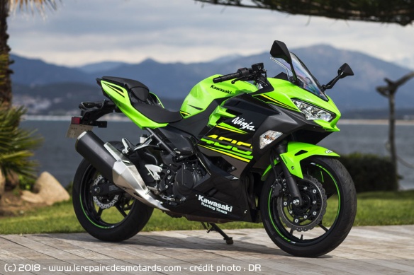 Essai Kawasaki Ninja 400, ici en statique