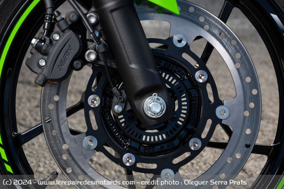 Le frein avant de la Kawasaki Ninja 500 SE