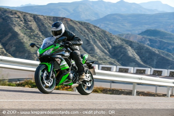 La Kawasaki Ninja 650 à l'accélération